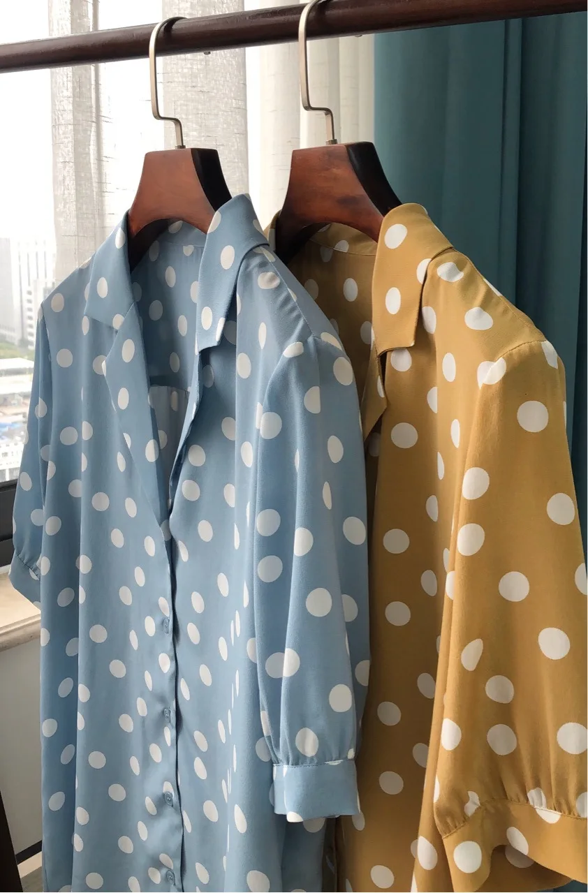 100% Silk Women's Notched Blouse short sleeve Polka Dot ladies Single-breasted shirt Female OL office Blouses and top 2020
100% Silk Women's Notched Blouse short sleeve Polka Dot ladies Single-breasted shirt Female OL office Blouses and top 2020