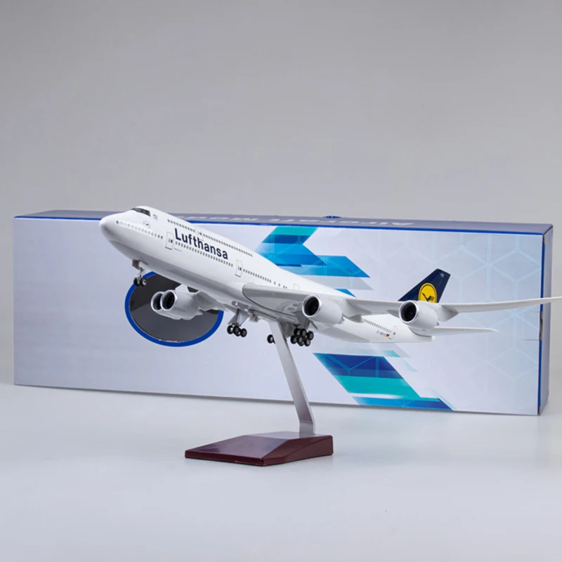B747 Lufthansa модель самолета игрушка 1/150 авиакомпания 747 модель самолета светильник и шасси колеса пластиковая модель самолёта из смолы
B747 Lufthansa модель самолета игрушка 1/150 авиакомпания 747 модель самолета светильник и шасси колеса пластиковая модель самолёта из смолы