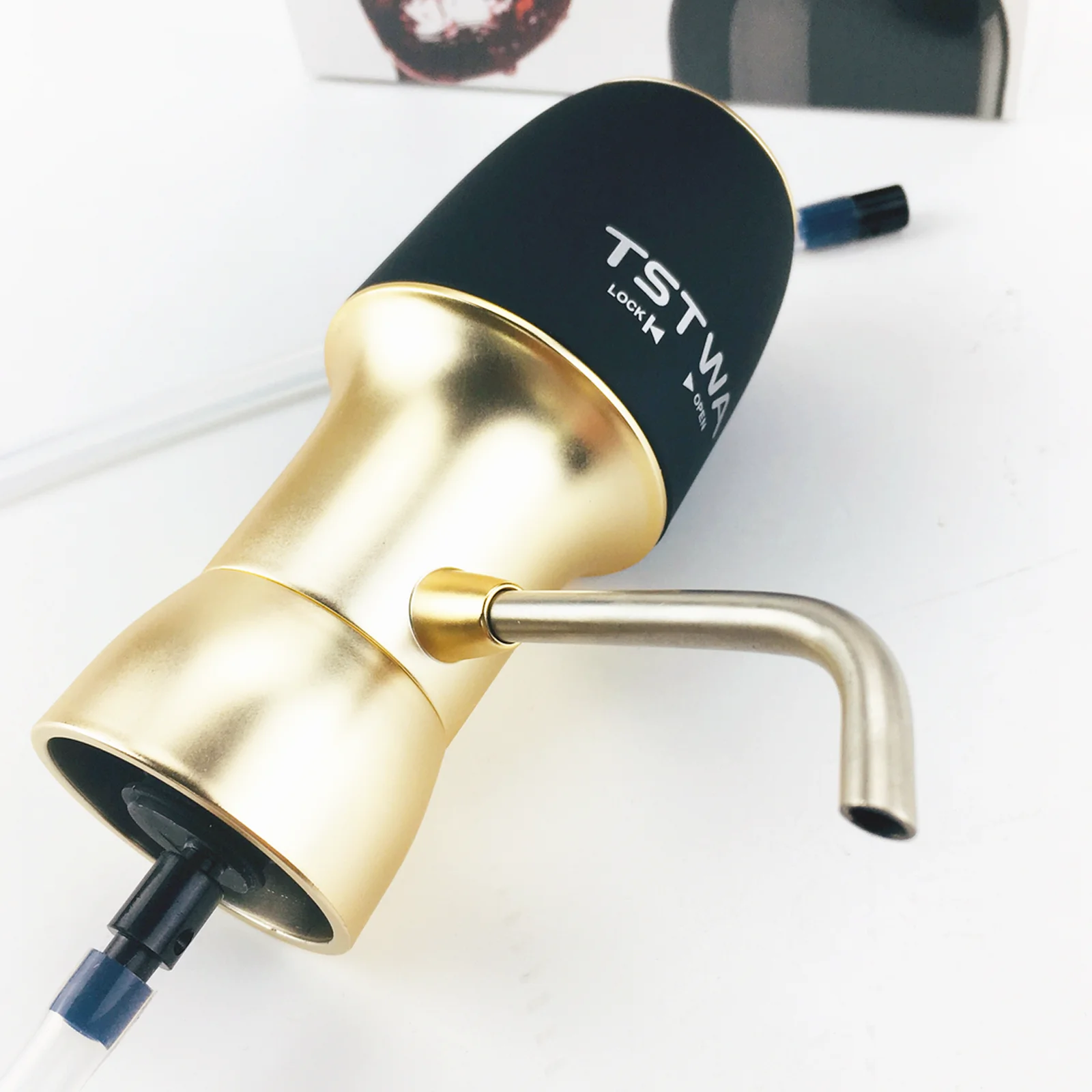 Smart Decanter Bar Tableware Portable Electronic Wine Cellar Voltage Pourer Wine Dispenser Brandy Champagne Glass Decanter
Smart Decanter Bar Tableware Portable Electronic Wine Cellar Voltage Pourer Wine Dispenser Brandy Champagne Glass Decanter