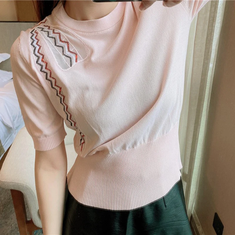 2021 Summer Korean Knitted T-shirts Hollow Black Tees Short Sleeve Round Neck Pink Women Fashion Tops Bow Sequined White T Shirt
2021 Summer Korean Knitted T-shirts Hollow Black Tees Short Sleeve Round Neck Pink Women Fashion Tops Bow Sequined White T Shirt