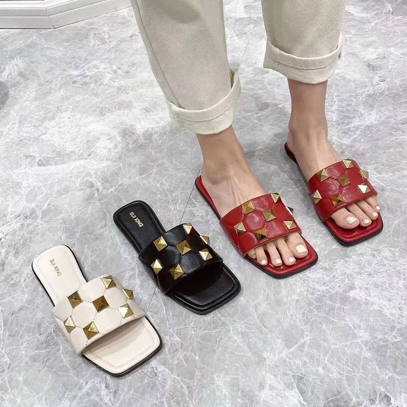 2021 Fashion Brand Rivet Slippers Women Flat Casual Shoes Slip On Slides Embroider Flip Flops Female Sandal Soft Outdoor Slipper
2021 Fashion Brand Rivet Slippers Women Flat Casual Shoes Slip On Slides Embroider Flip Flops Female Sandal Soft Outdoor Slipper