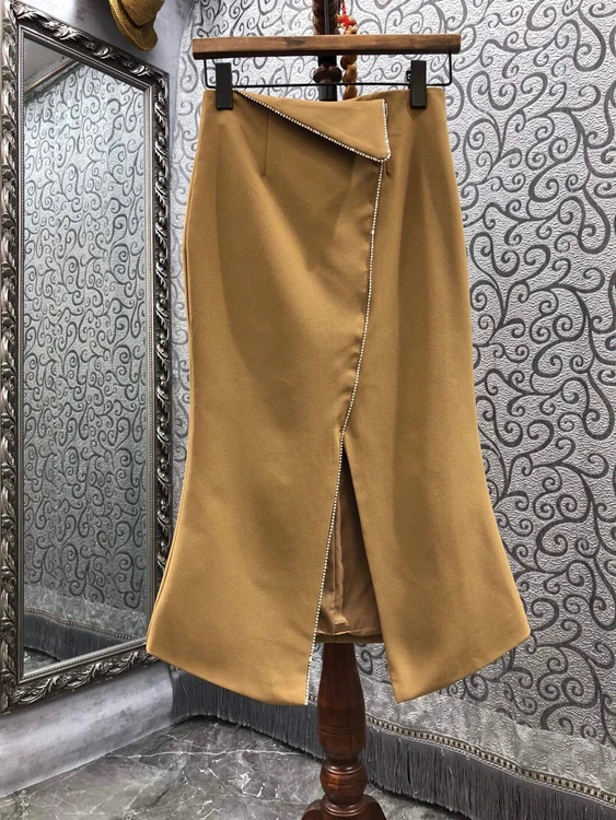 2021 new women fashion solid color decorative hem V-shaped split diamond chain trim all-match skirt 922
2021 new women fashion solid color decorative hem V-shaped split diamond chain trim all-match skirt 922