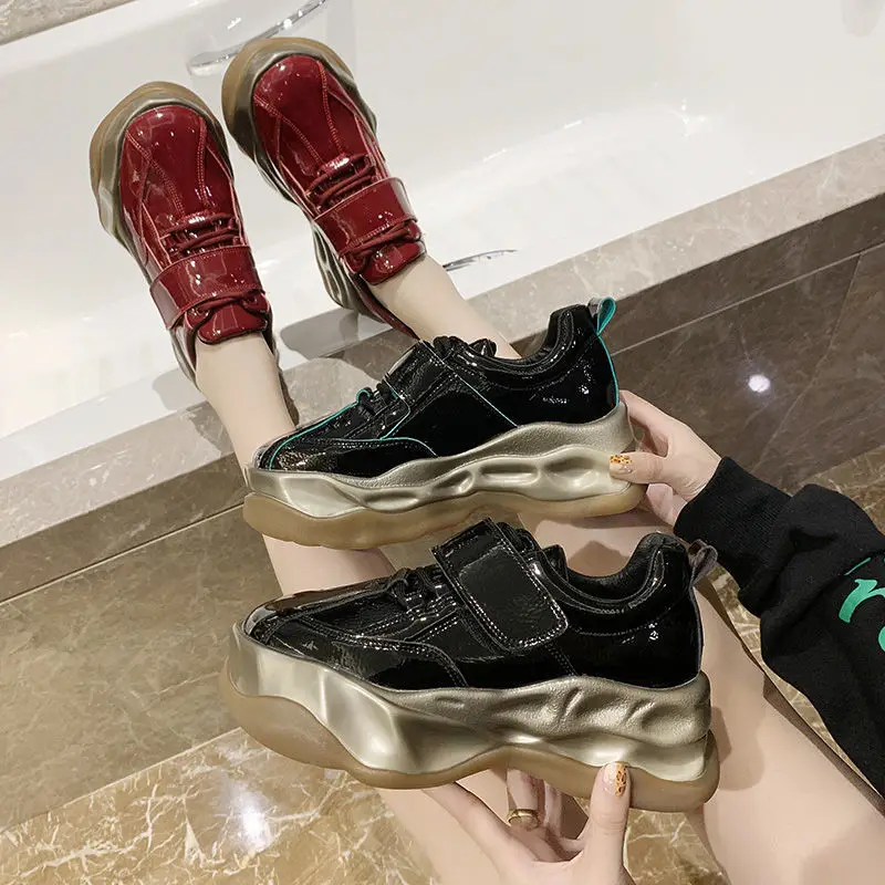 2021 Spring New Women's Shoes Patent Leather Shiny Surface Velcro Sponge Cake Thick Bottom Lace-up Sports and Leisure Shoes
2021 Spring New Women's Shoes Patent Leather Shiny Surface Velcro Sponge Cake Thick Bottom Lace-up Sports and Leisure Shoes