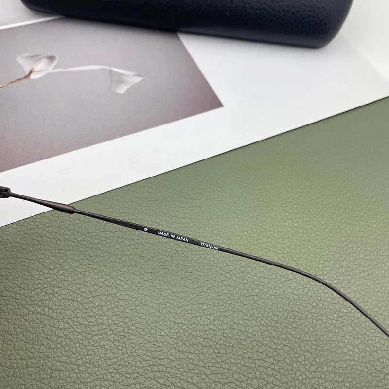 fashion reading glasses 2021 Titanium round eyeglass frames for men Men's Good Quality Strong
fashion reading glasses 2021 Titanium round eyeglass frames for men Men's Good Quality Strong