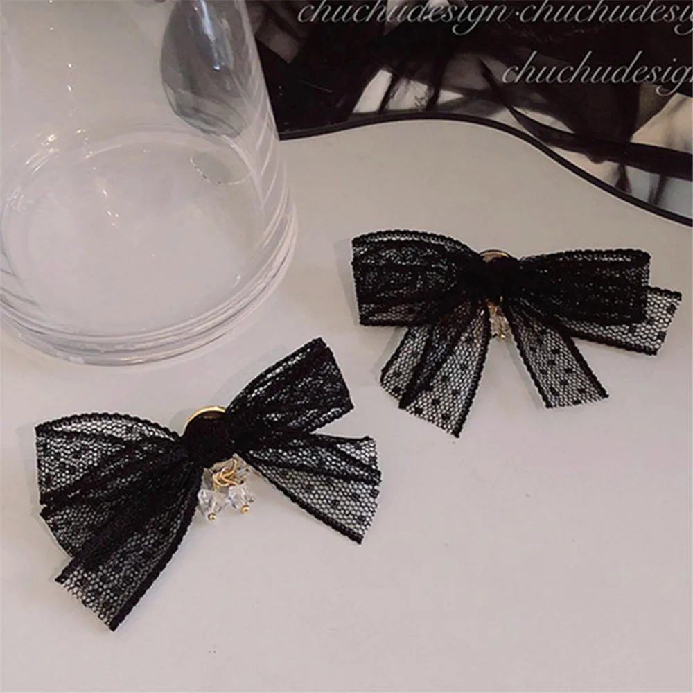 Rhinestone Bow Earrings Retro Ins Geometric Long Earrings Female Niche Design Fashion Winter Velvet Bowknot Earrings
Rhinestone Bow Earrings Retro Ins Geometric Long Earrings Female Niche Design Fashion Winter Velvet Bowknot Earrings