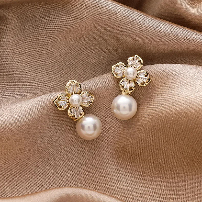 Simple Versatile Earrings For Women Jewelry South Korea New Fashion Temperament Pearl Earrings Delicate
Simple Versatile Earrings For Women Jewelry South Korea New Fashion Temperament Pearl Earrings Delicate