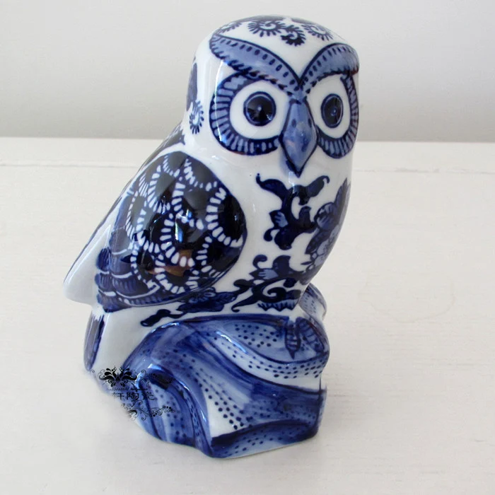 Jingdezhen blue and white porcelain European Ceramic owl Ornament New Chinese rural animal figurine 
Jingdezhen blue and white porcelain European Ceramic owl Ornament New Chinese rural animal figurine