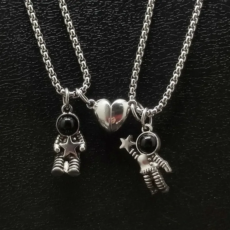 New Metal Design Hug Star Heart-Shaped Magnet Pendant Necklace Fashion Trend Lovers Necklace Jewelry Couple Creative Gift
New Metal Design Hug Star Heart-Shaped Magnet Pendant Necklace Fashion Trend Lovers Necklace Jewelry Couple Creative Gift