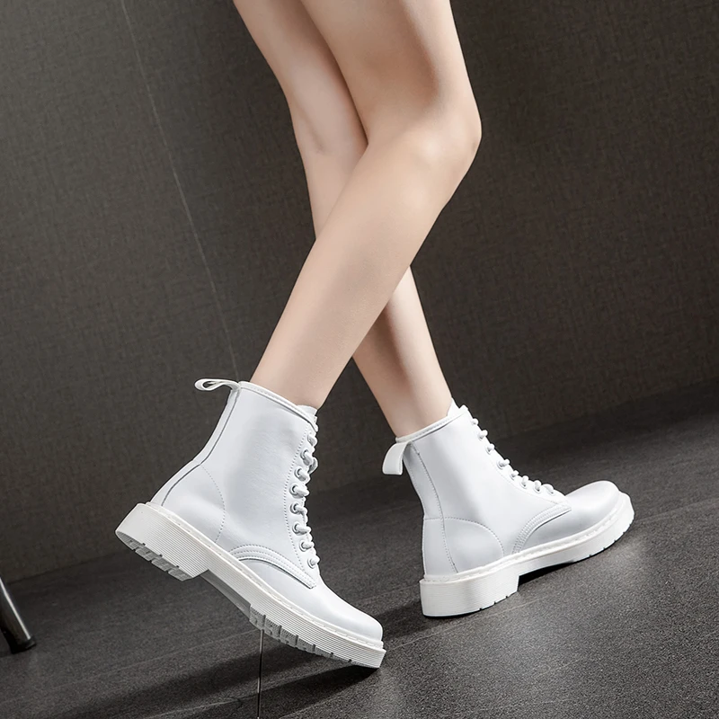 Autumn New Women's Martin Boots Solid Color Round Toe Square Heel Boots Comfortable Outdoor Non-slip Casual Boots Flat Boots
Autumn New Women's Martin Boots Solid Color Round Toe Square Heel Boots Comfortable Outdoor Non-slip Casual Boots Flat Boots