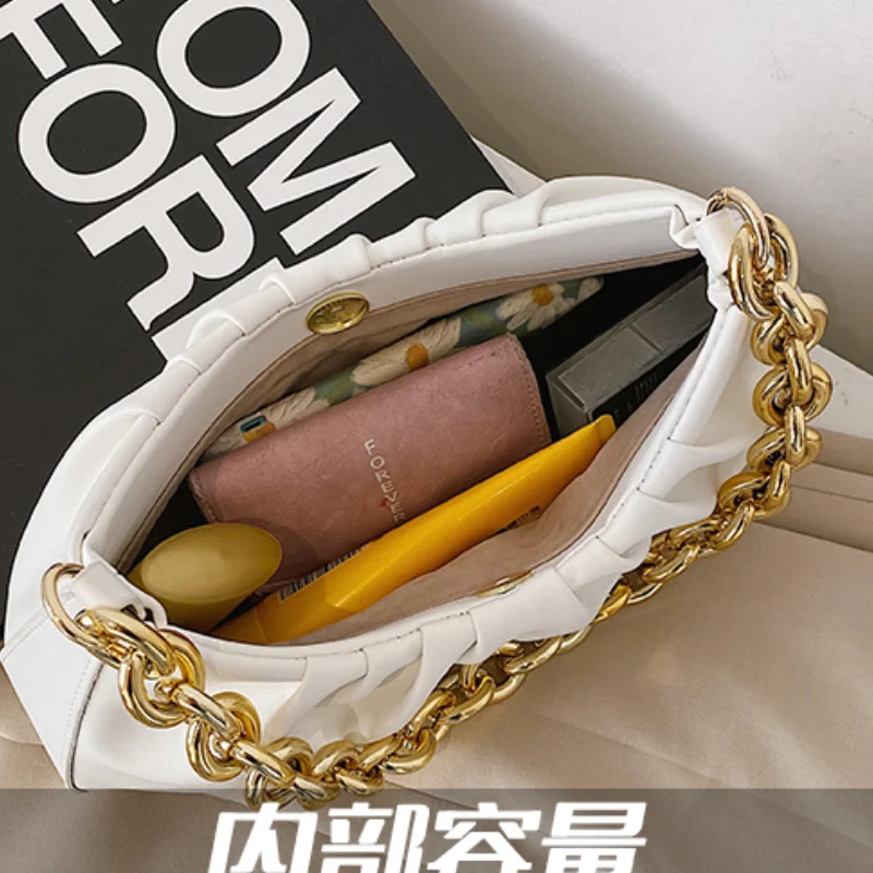 2021 New Single Shoulder Messenger Bag Fashion versatile chain women's bag texture foreign style underarm bag soft leather bag 
2021 New Single Shoulder Messenger Bag Fashion versatile chain women's bag texture foreign style underarm bag soft leather bag