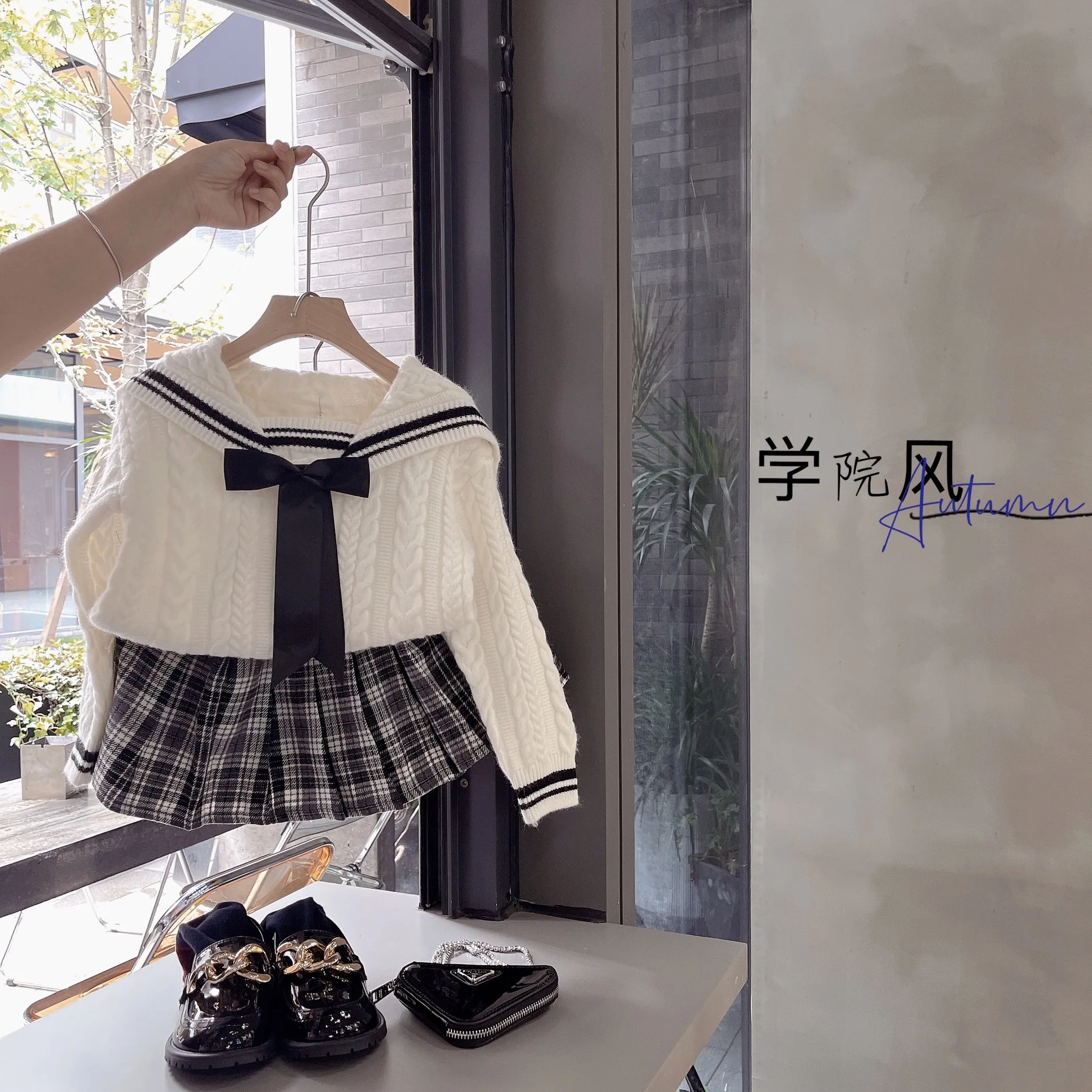 Children's Wear Autumn New Bow Long Sleeve Knitted Sweater Big Children Pleated Skirt JK College Wind Suit
Children's Wear Autumn New Bow Long Sleeve Knitted Sweater Big Children Pleated Skirt JK College Wind Suit