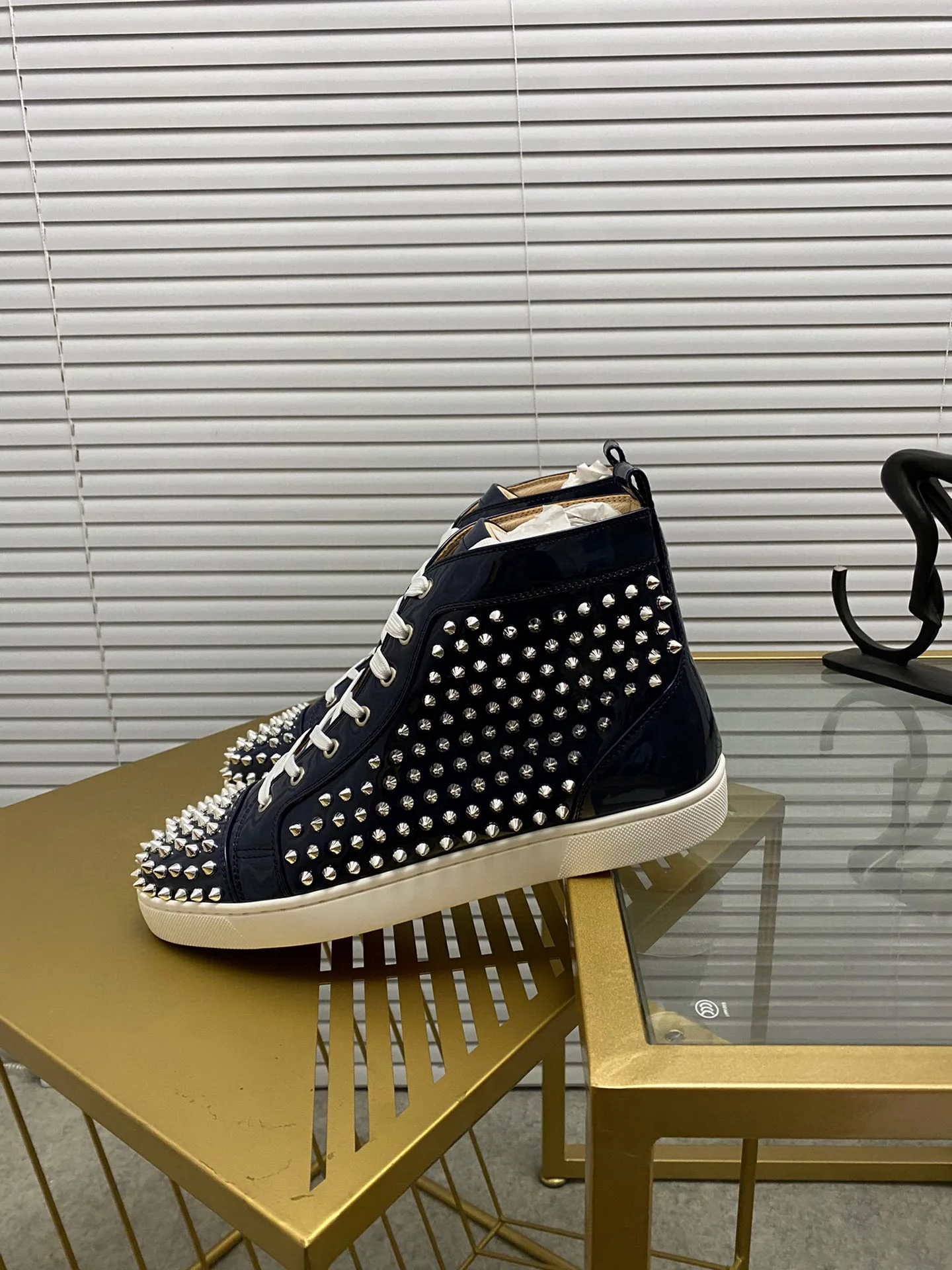 Top Quality Brand Designer Red Bottom High-Top Men Women Sneakers Leather Casual Shoes
Top Quality Brand Designer Red Bottom High-Top Men Women Sneakers Leather Casual Shoes