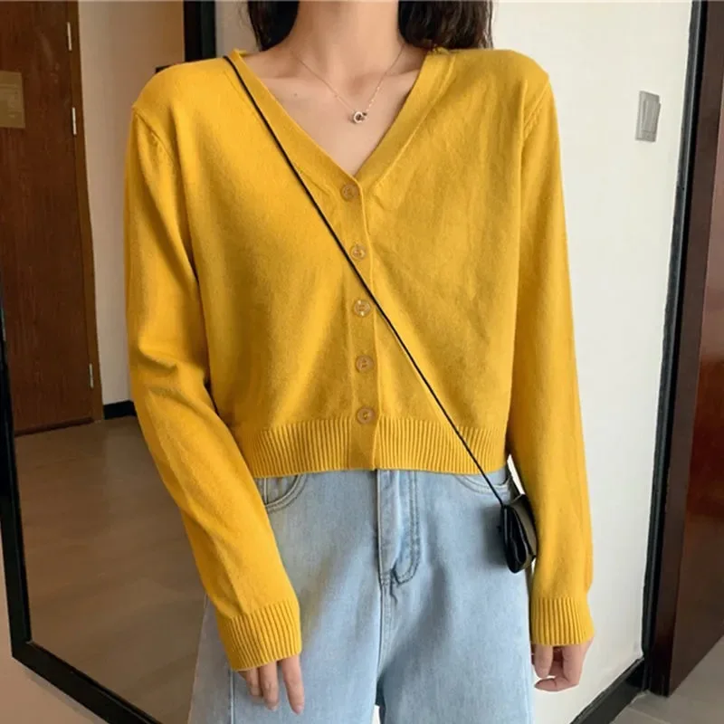 Fashion Long Sleeve Thin Cardigan Knitted Sweater Women 2021 Spring Autumn V Nack Solid Sweaters Coat Women Jackets
Fashion Long Sleeve Thin Cardigan Knitted Sweater Women 2021 Spring Autumn V Nack Solid Sweaters Coat Women Jackets
