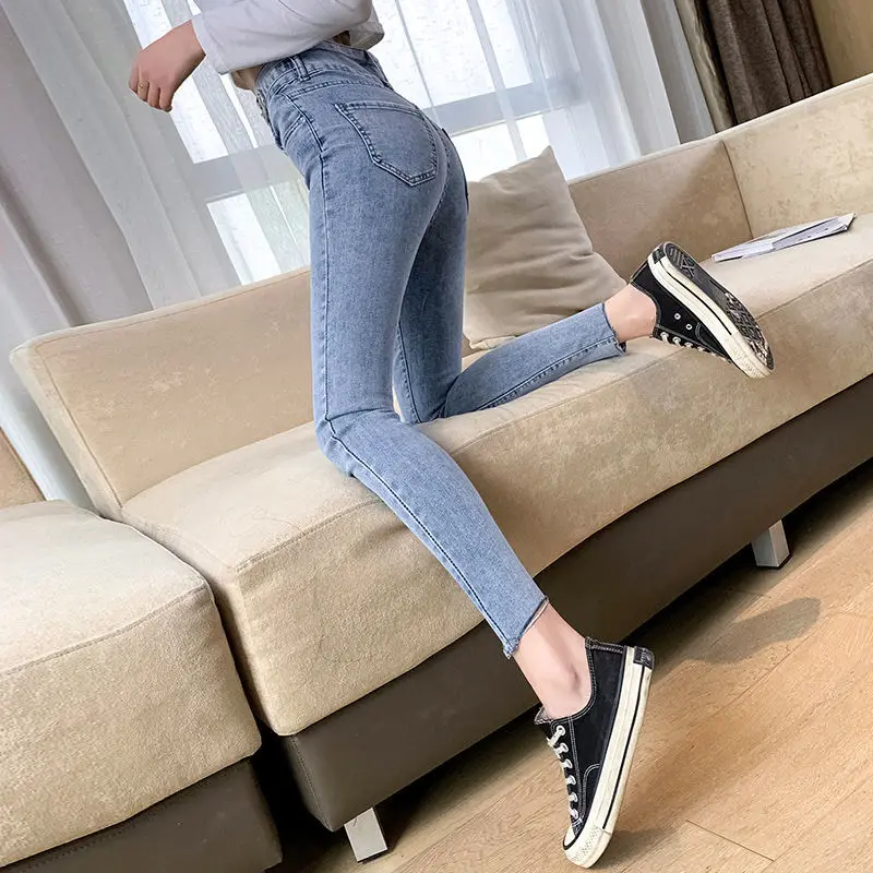 2021 new-style skinny jeans, high waist to show thin fashion pants, matching small pants
2021 new-style skinny jeans, high waist to show thin fashion pants, matching small pants