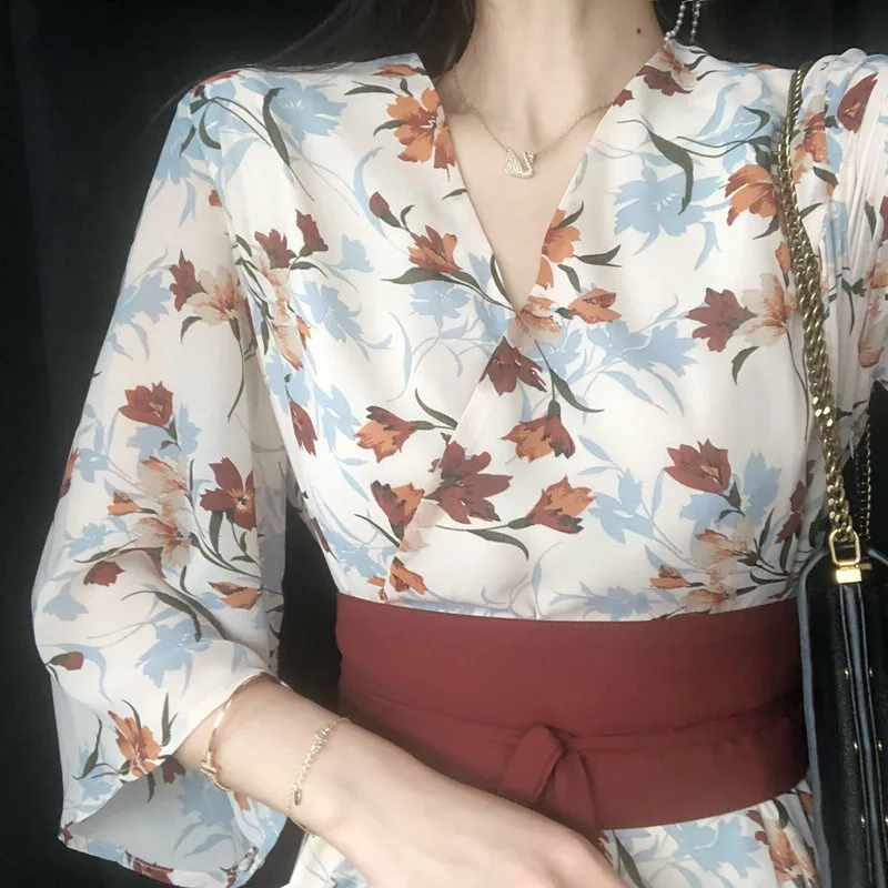 Women's Kimono Japanese Modern Style Long Sleeve V-Neck Floral Printing Red Bow Belt Thin Slim Dresses Elegant Vintage Clothing
Women's Kimono Japanese Modern Style Long Sleeve V-Neck Floral Printing Red Bow Belt Thin Slim Dresses Elegant Vintage Clothing