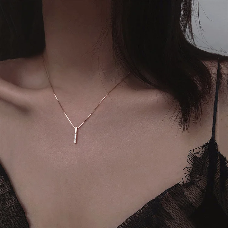 New Fashion Simple Golden Silver Geometric Necklace Flash Diamond Pendant Clavicle Chain Female Wedding Temperament Jewelry Gift
New Fashion Simple Golden Silver Geometric Necklace Flash Diamond Pendant Clavicle Chain Female Wedding Temperament Jewelry Gift