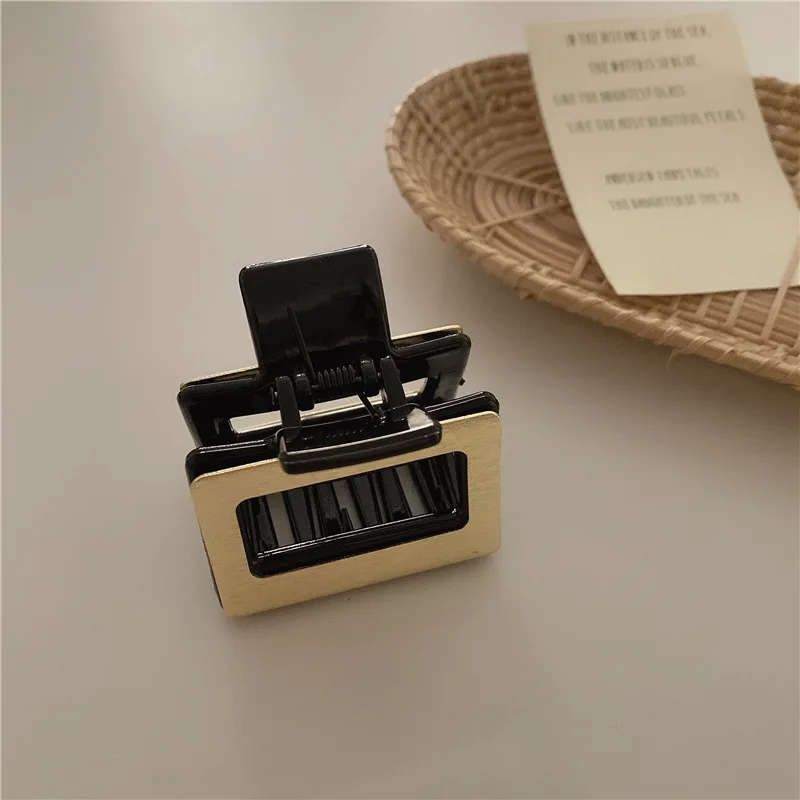 Korea Women Fashion Metal Acrylic Hair Claws Vintage Geometric Hollow Rectangle Hair Clips Crab Hair Accessories Hairgrip 
Korea Women Fashion Metal Acrylic Hair Claws Vintage Geometric Hollow Rectangle Hair Clips Crab Hair Accessories Hairgrip