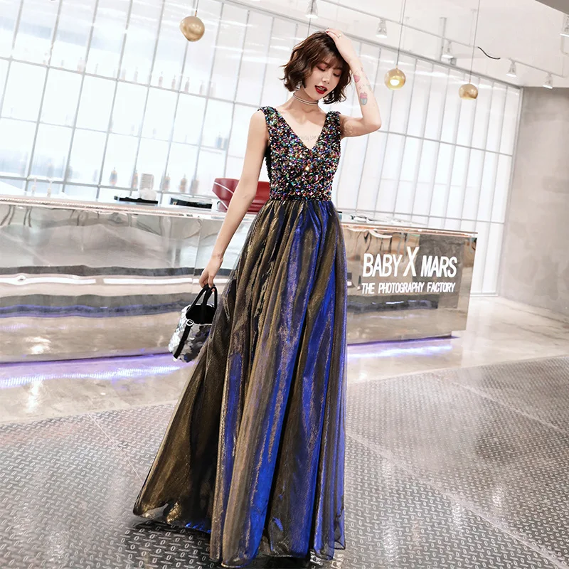 Sequined V-Neck Floor-Length Sleeveless Straps Formal Gown Women Elegant Zipper-up 2021 New Design Fashion Evening Dresses
Sequined V-Neck Floor-Length Sleeveless Straps Formal Gown Women Elegant Zipper-up 2021 New Design Fashion Evening Dresses