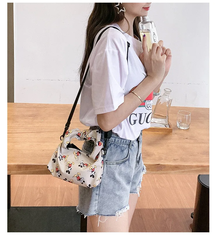 Disney new cartoon Mickey lady fashion dumpling bag hand carry coin bag shoulder messenger mobile phone lipstick storage bag
Disney new cartoon Mickey lady fashion dumpling bag hand carry coin bag shoulder messenger mobile phone lipstick storage bag