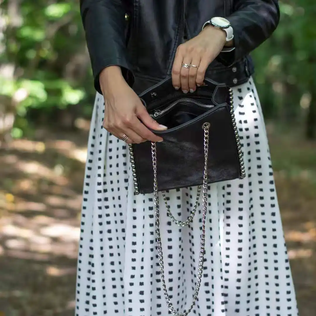 New Trendy Rivet Decoration Shopping Bag Tote Handbags Casual Shoulder Chain Portable Large Bag
New Trendy Rivet Decoration Shopping Bag Tote Handbags Casual Shoulder Chain Portable Large Bag