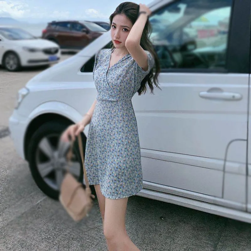 DAXIN Women Summer V-Neck Floral Print Dress Fashion Fresh Style Ladies Short Sleeves Retro Female vestidos
DAXIN Women Summer V-Neck Floral Print Dress Fashion Fresh Style Ladies Short Sleeves Retro Female vestidos