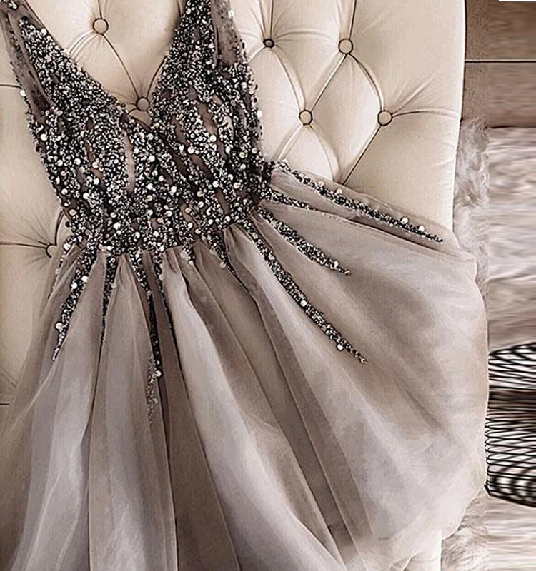 Shiny V-Neck Gray Tulle Beaded Crystal Short Homecoming Dresses A Line Sweet 16 Prom Party Gowns For Junior Graduation Gowns
Shiny V-Neck Gray Tulle Beaded Crystal Short Homecoming Dresses A Line Sweet 16 Prom Party Gowns For Junior Graduation Gowns