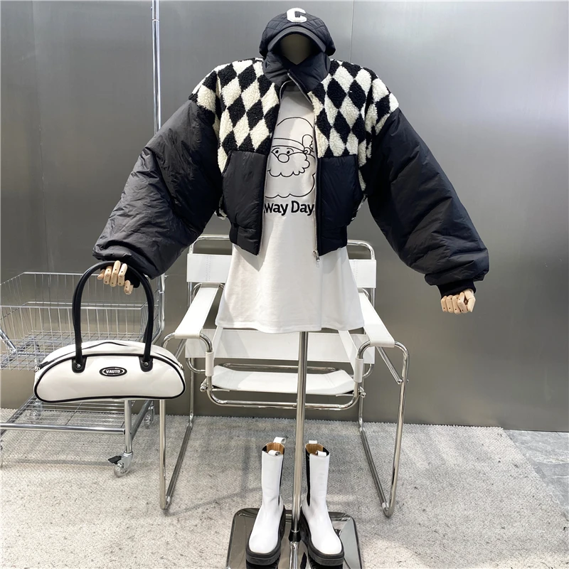 New 2021 Winter Fashion Stand Collar Lingge Lamb Wool Stitching Versatile Bat Sleeve Short Zipper Cotton Jacket 
New 2021 Winter Fashion Stand Collar Lingge Lamb Wool Stitching Versatile Bat Sleeve Short Zipper Cotton Jacket