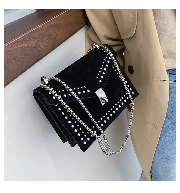 Women 2020 Scrub Leather Small Shoulder Messenger Bags Chain Rivet Lock Crossbody Bag Female Travel Mini Bags
Women 2020 Scrub Leather Small Shoulder Messenger Bags Chain Rivet Lock Crossbody Bag Female Travel Mini Bags