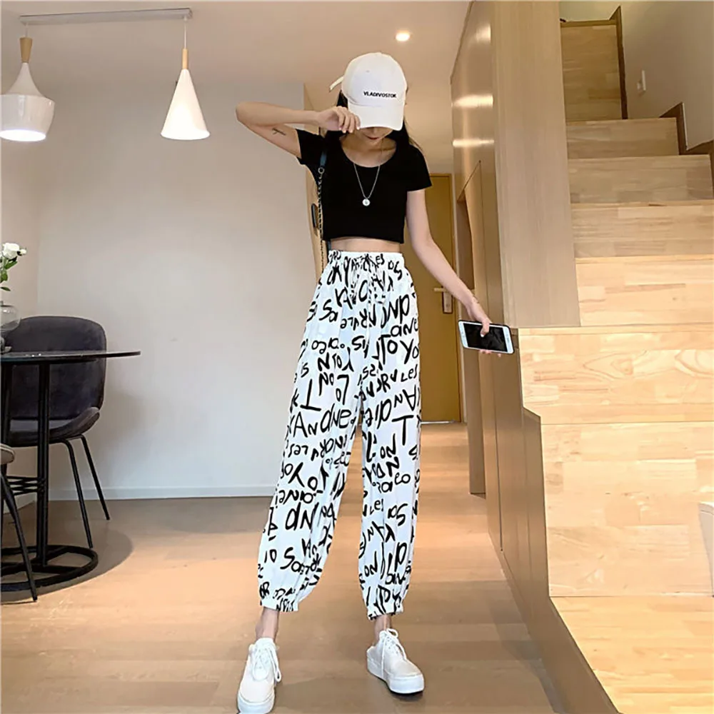 Chiffon sports casual pants women's spring and summer 2021 new loose high waist show thin leg nine-point pants trend
Chiffon sports casual pants women's spring and summer 2021 new loose high waist show thin leg nine-point pants trend