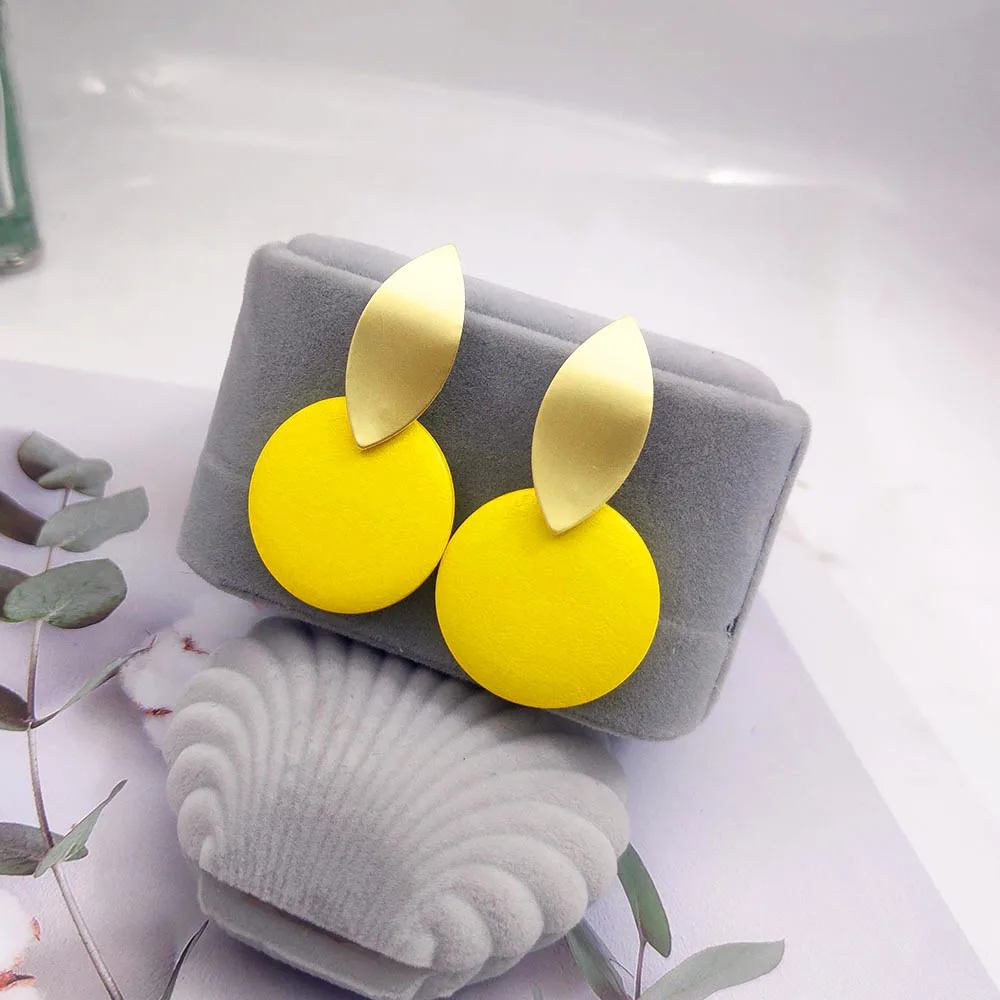 2021 New Metal Round Wooden Pendant Earrings Irregular Geometry Fashion Female Jewelry Wholesale
2021 New Metal Round Wooden Pendant Earrings Irregular Geometry Fashion Female Jewelry Wholesale