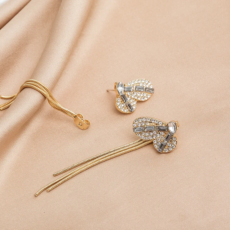 New trendy high-end full diamond long tassel butterfly earrings female personality fashion temperament earrings
New trendy high-end full diamond long tassel butterfly earrings female personality fashion temperament earrings