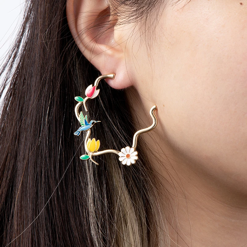 Jaeeyin 2021 New Trend Pink Yellow Flower Bird Enamel Temperament Exquisite Unusual Colorful Cute Romantic Decorate Earring Hoop
Jaeeyin 2021 New Trend Pink Yellow Flower Bird Enamel Temperament Exquisite Unusual Colorful Cute Romantic Decorate Earring Hoop