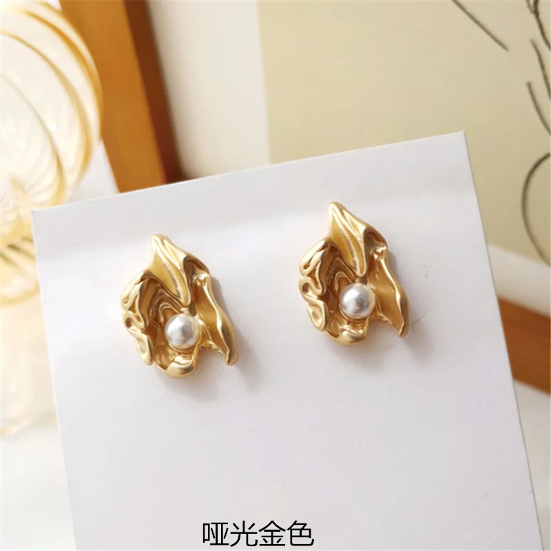 Kshmir Fashion irregular geometric stud earrings women matte gold earrings refined pearl earrings 2021 noble jewelry gift
Kshmir Fashion irregular geometric stud earrings women matte gold earrings refined pearl earrings 2021 noble jewelry gift