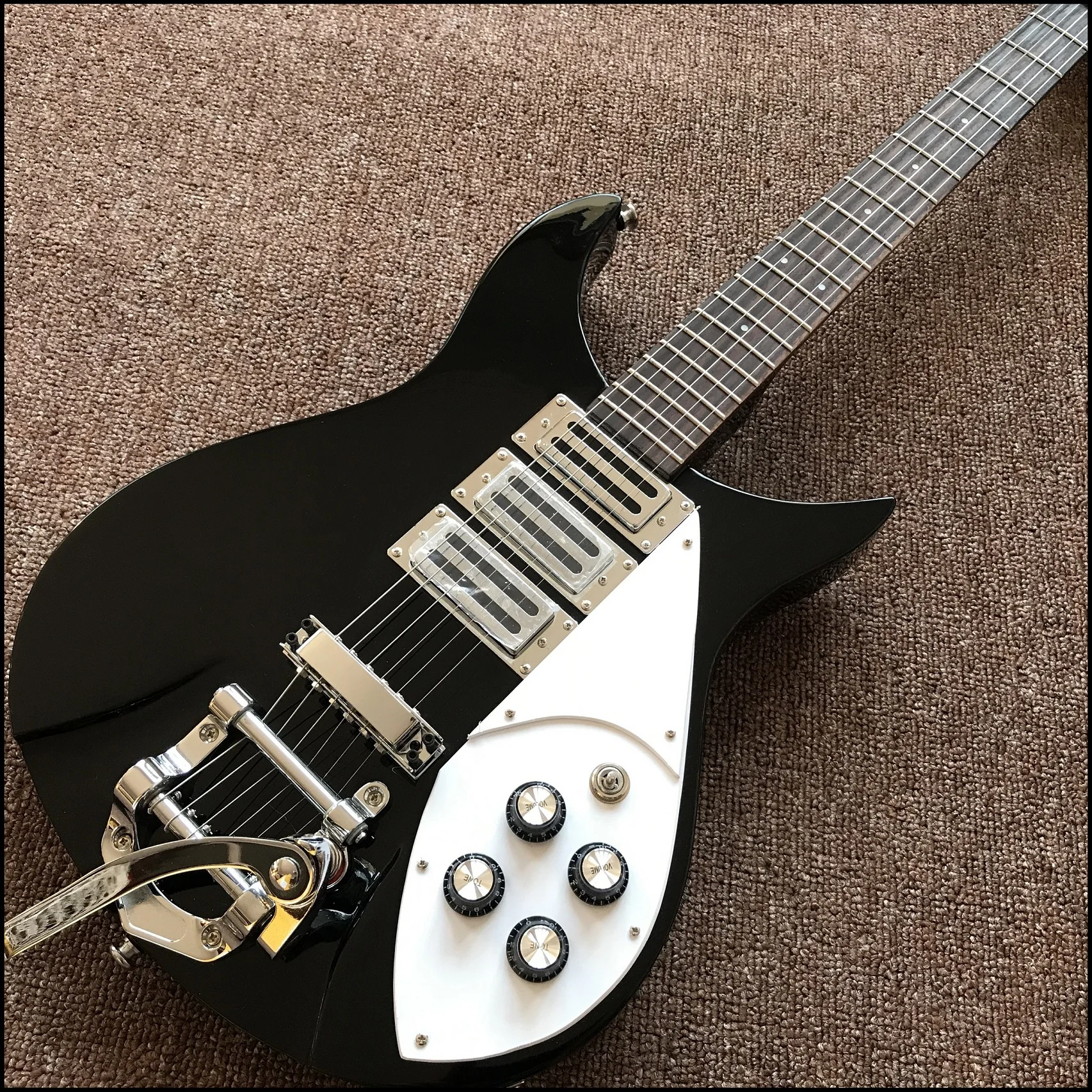 

2019 NEW Mini Rick 325 guitar,Black 6 Strings Electric Guitar with Vibrato Tailpiece,Slivery Fittings,Free Shipping