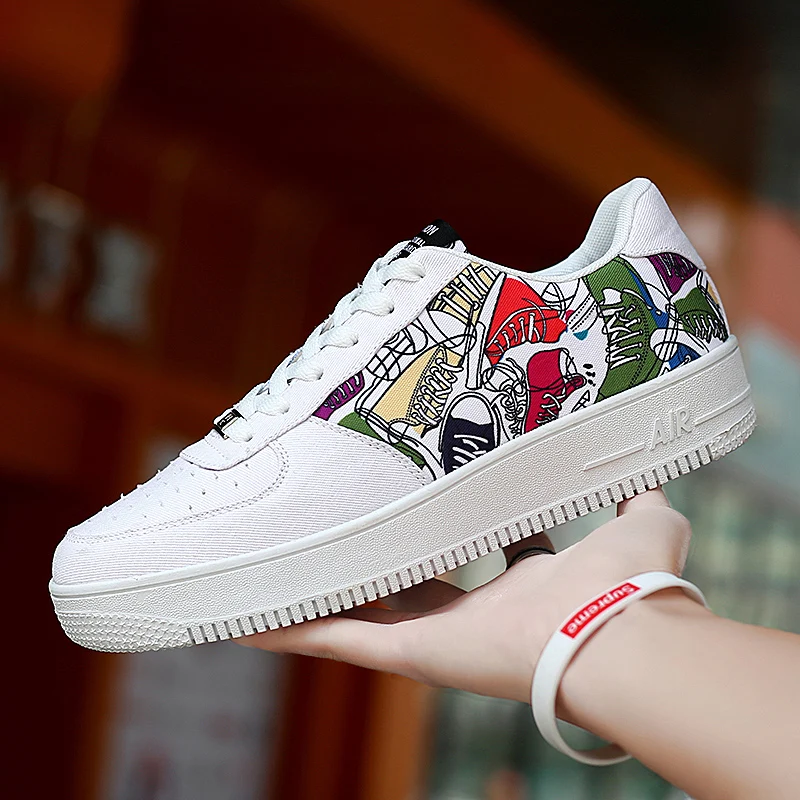 2020 Men Women Super Cool Canvas Lace up sneakers Male Skateboarding Shoes spring Summer Mens Athletic sport Trainer Shoes
2020 Men Women Super Cool Canvas Lace up sneakers Male Skateboarding Shoes spring Summer Mens Athletic sport Trainer Shoes