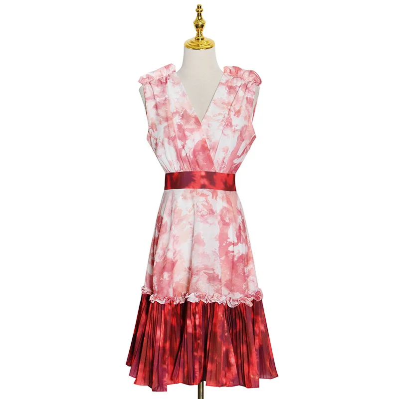 Summer new temperament sleeveless painted ladies light cooked v-neck lace stitching long pleated dress
Summer new temperament sleeveless painted ladies light cooked v-neck lace stitching long pleated dress