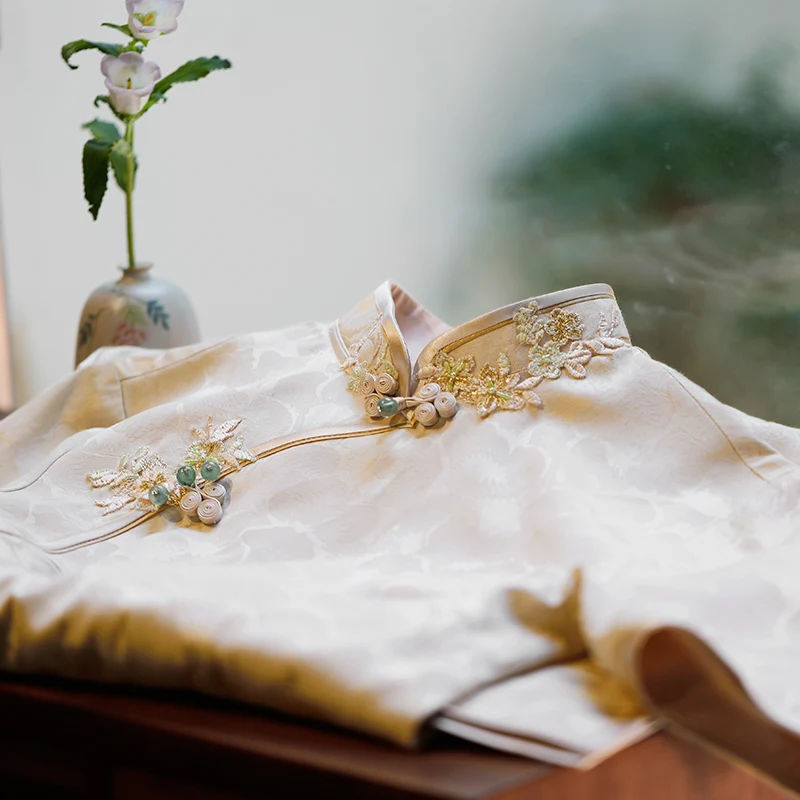 Bone qipao в 2021 году Новая летняя Молодежная китайская ветровка восстановление древних путей улучшенная версия платья
Bone qipao в 2021 году Новая летняя Молодежная китайская ветровка восстановление древних путей улучшенная версия платья