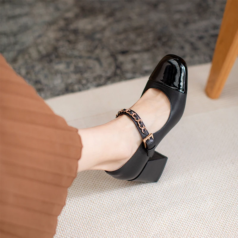 Женская обувь из натуральной кожи женские туфли-лодочки 22-24,5 см из воловьей кожи с металлическими цепочками и пряжками; Не сужающийся книзу ... 
Женская обувь из натуральной кожи женские туфли-лодочки 22-24,5 см из воловьей кожи с металлическими цепочками и пряжками; Не сужающийся книзу ...