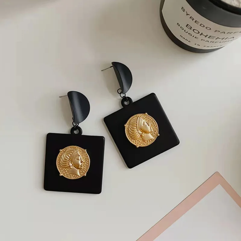 Metal Black Pendant Earrings Temperament Personality Fashion Big Earrings Women's Jewelry Bohemian Earrings Jewelry
Metal Black Pendant Earrings Temperament Personality Fashion Big Earrings Women's Jewelry Bohemian Earrings Jewelry