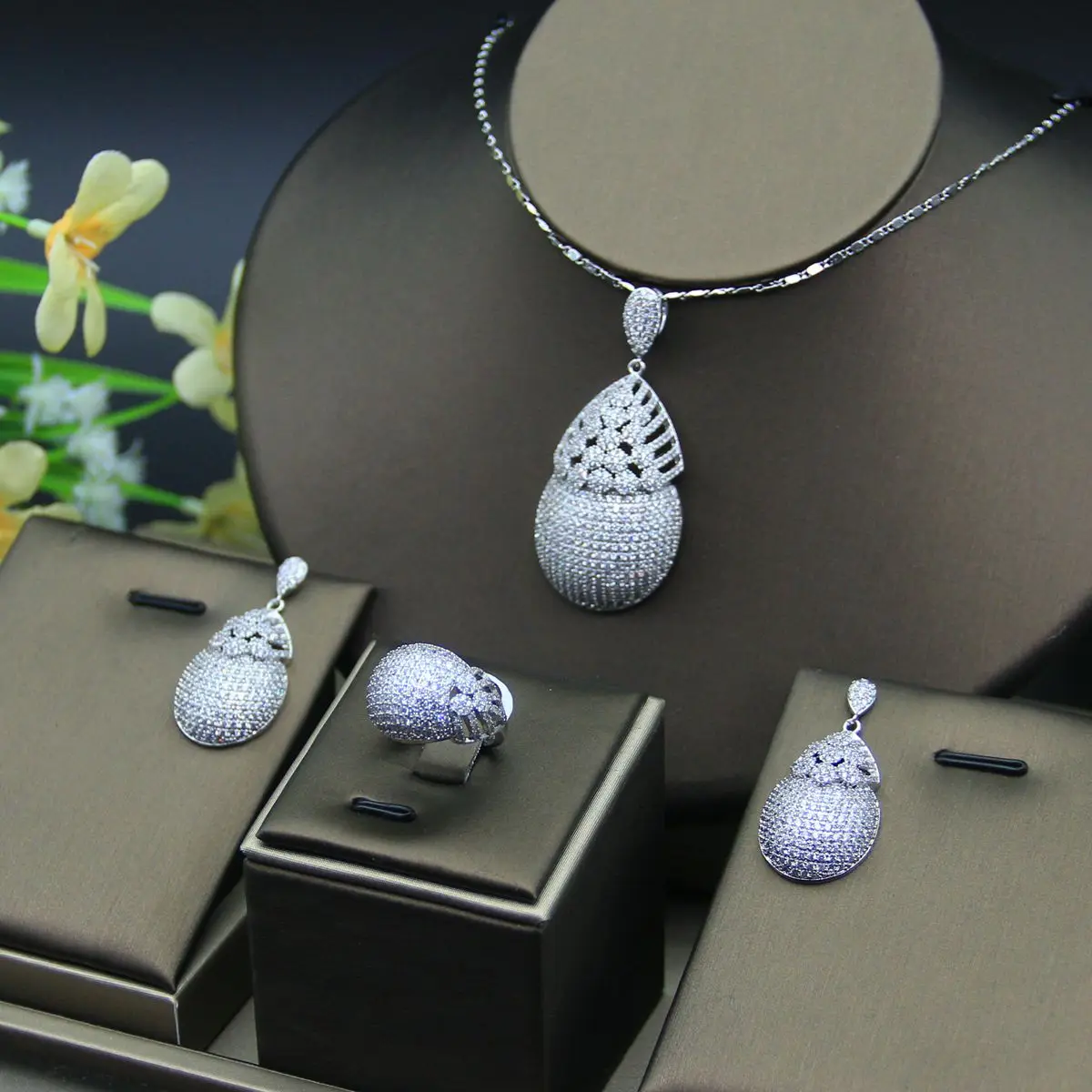 Luxury Flowers Water Drop Women Wedding Cubic Zirconia Choker Necklace Earring Dubai Jewelry Set Jewellery Addict 
Luxury Flowers Water Drop Women Wedding Cubic Zirconia Choker Necklace Earring Dubai Jewelry Set Jewellery Addict