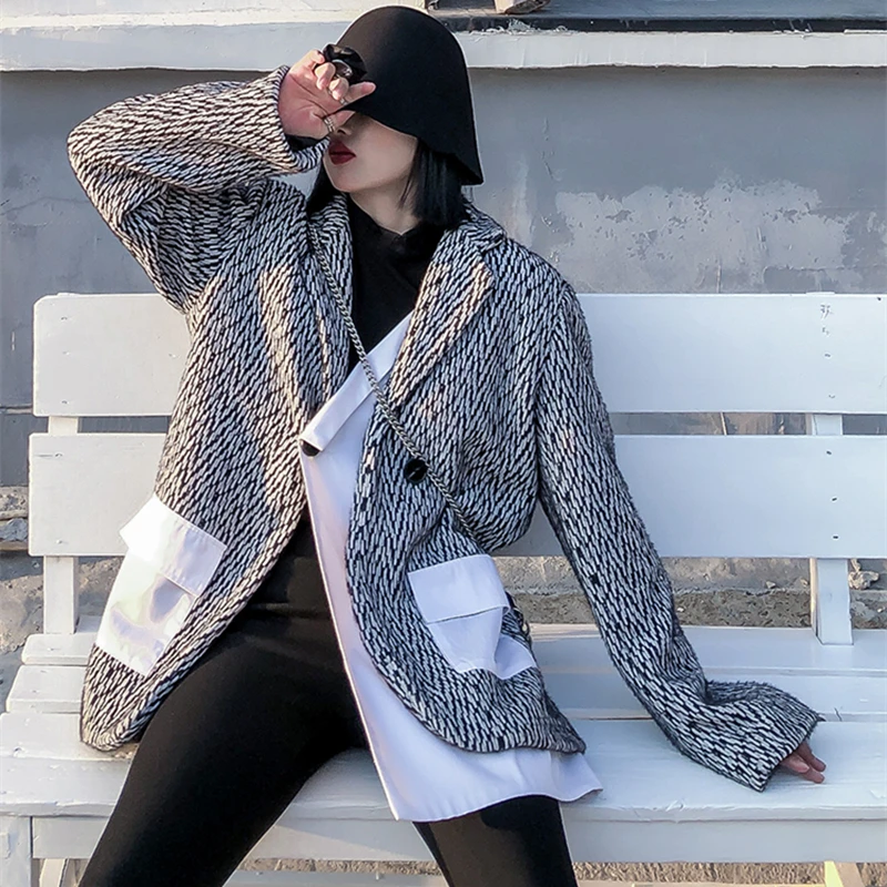 Plaid piece Fashion Fake two Women Blazer Coat Big Pocket Button Lattice Suit Jacket with Shoulder Pads Blazer Female Cosual
Plaid piece Fashion Fake two Women Blazer Coat Big Pocket Button Lattice Suit Jacket with Shoulder Pads Blazer Female Cosual