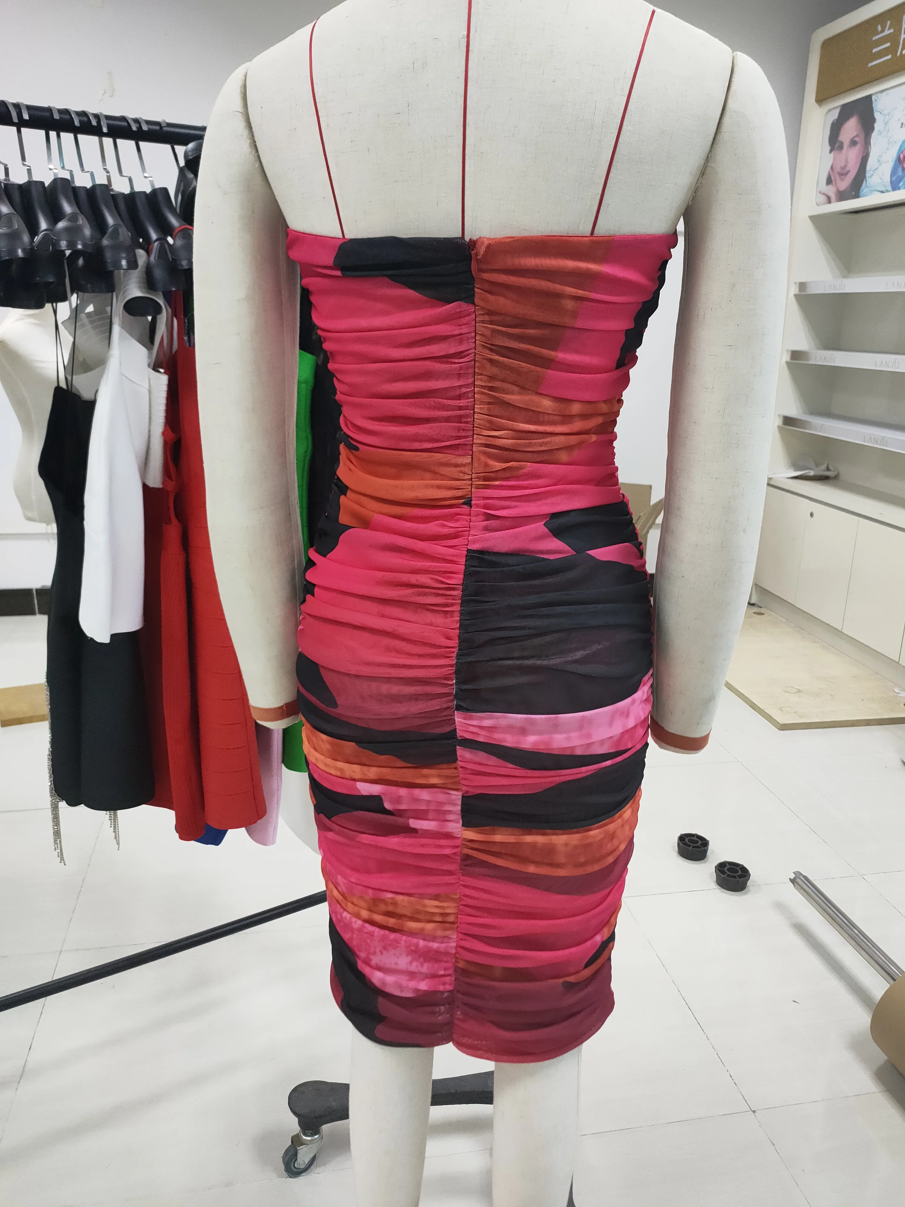Women Summer Sexy Strapless Backless Mesh Ruched Fashion Lady Dress 2020 Designer Fashion Evening Party Dress Vestidos 
Women Summer Sexy Strapless Backless Mesh Ruched Fashion Lady Dress 2020 Designer Fashion Evening Party Dress Vestidos