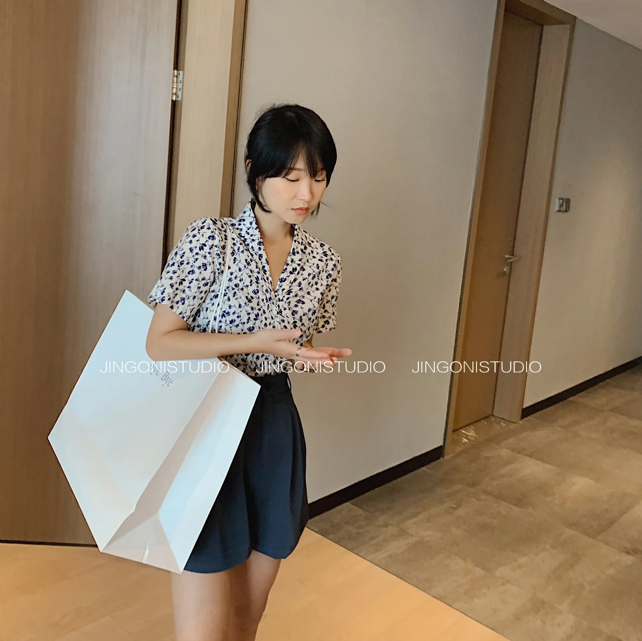 2021 Women's White Floral Plaid Short Sleeve Blouses Shirts Tops Tunics Za Woman Clothes Cardigan Dress Button Up Tee Kimono New
2021 Women's White Floral Plaid Short Sleeve Blouses Shirts Tops Tunics Za Woman Clothes Cardigan Dress Button Up Tee Kimono New
