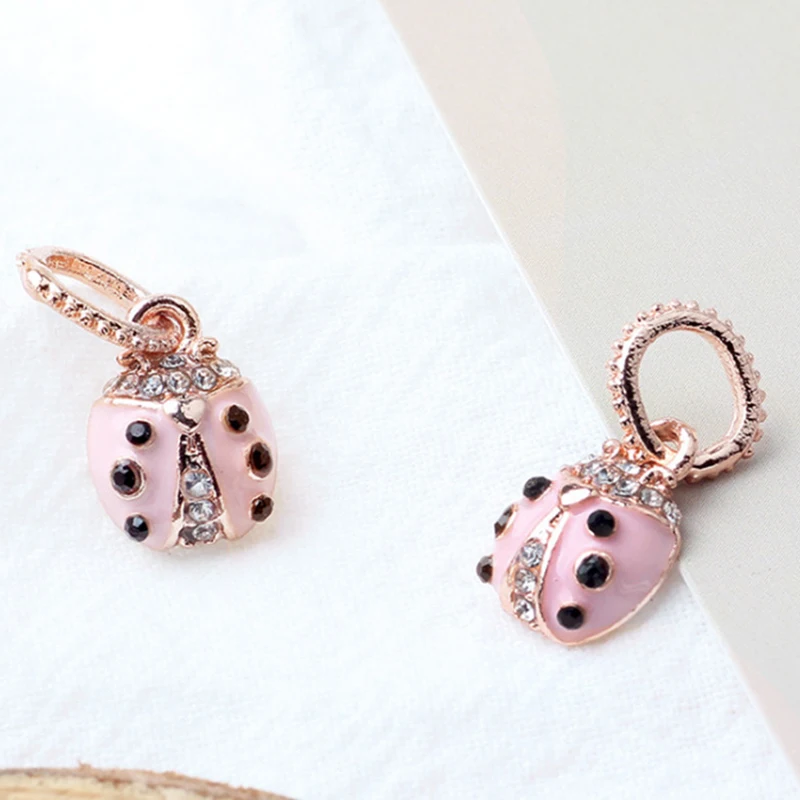 2Pcs/Lot Fashion New Lovely Ladybug Pendant Charm Beads Fit Original Brand Bracelets Necklaces For Women DIY Jewelry Making
2Pcs/Lot Fashion New Lovely Ladybug Pendant Charm Beads Fit Original Brand Bracelets Necklaces For Women DIY Jewelry Making