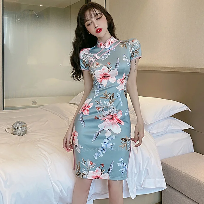 Women Retro Chinese Style Floral Printed Cheongsam Sexy Club Bodycon Elegant Wedding Evening Midi Dress Party Vintage Slim Qipao
Women Retro Chinese Style Floral Printed Cheongsam Sexy Club Bodycon Elegant Wedding Evening Midi Dress Party Vintage Slim Qipao