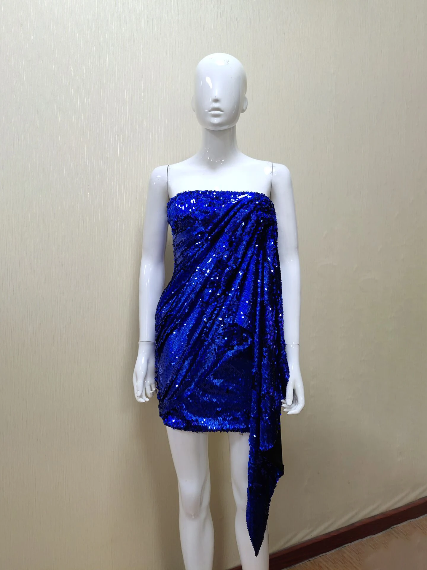 2019 New Women blue sequined dress Strapless Vestidos Celebrity evening party bodycon bandage dresses wholesale
2019 New Women blue sequined dress Strapless Vestidos Celebrity evening party bodycon bandage dresses wholesale