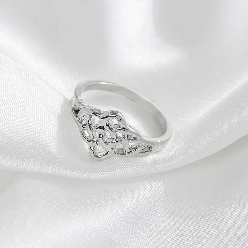 Wholesale Ethnic Chinese Knot Women's Ring Fashion Silver Color Accessories For Party Anniversary Ring Jewelry 2022
Wholesale Ethnic Chinese Knot Women's Ring Fashion Silver Color Accessories For Party Anniversary Ring Jewelry 2022
