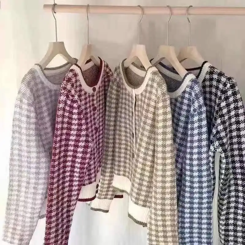 Korean retro simple hit color round neck check knit cardigan single-breasted long-sleeved sweater coat women
Korean retro simple hit color round neck check knit cardigan single-breasted long-sleeved sweater coat women