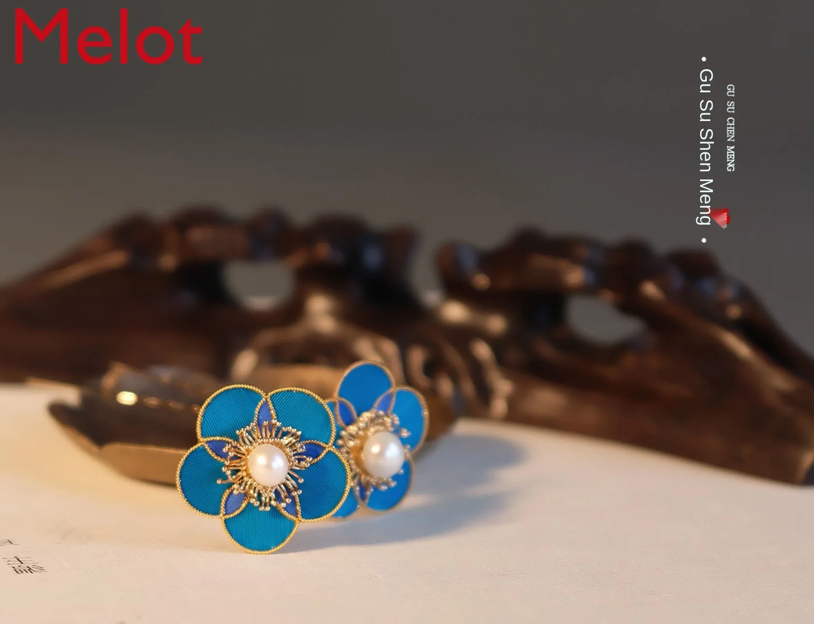 Freshwater pearl two-color goose feathers imitation small hairpin Han costume cheongsam
Freshwater pearl two-color goose feathers imitation small hairpin Han costume cheongsam