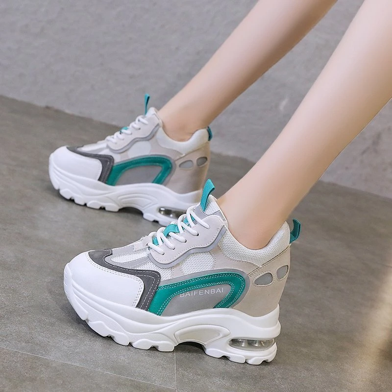 Женские кроссовки на танкетке 9 см, повседневные Прогулочные кроссовки на массивной подошве, Вулканизированная подошва, для осени, 2020
Женские кроссовки на танкетке 9 см, повседневные Прогулочные кроссовки на массивной подошве, Вулканизированная подошва, для осени, 2020